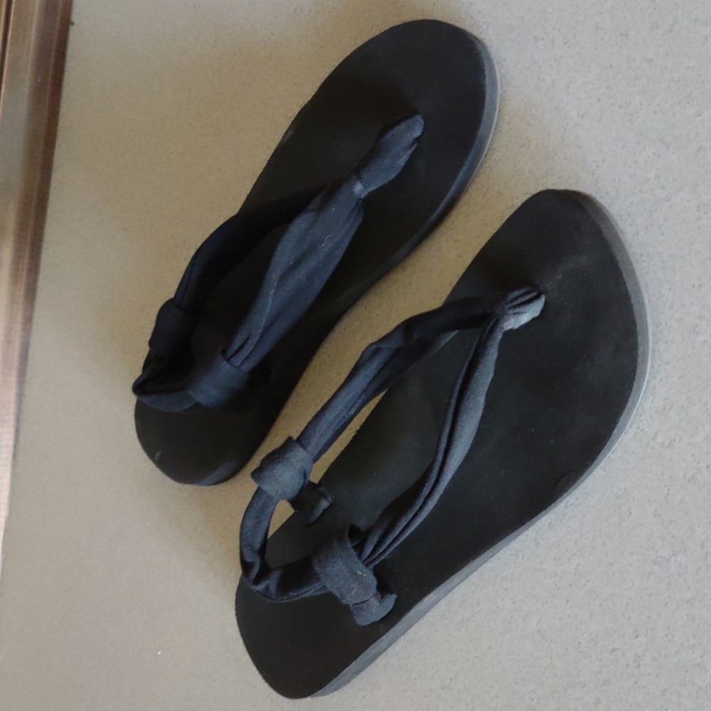 Yoga mat sandals black